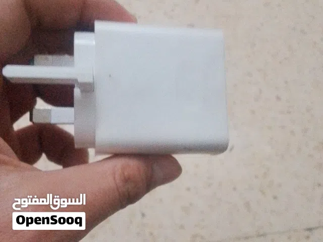 شاحن تلفون مع وصله هونور اصلي 100واط مستعمل بحاله الوكاله مع تيبل لامب مضئ مع شاحن وايرليس مع مدخل a