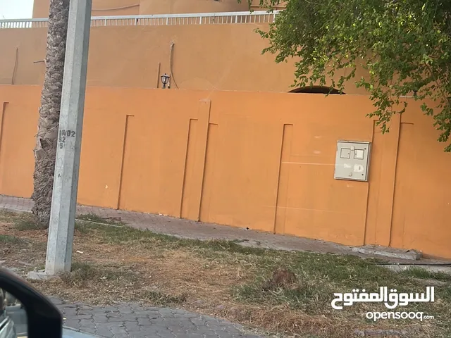 800 m2 More than 6 bedrooms Villa for Sale in Abu Dhabi Al Bateen