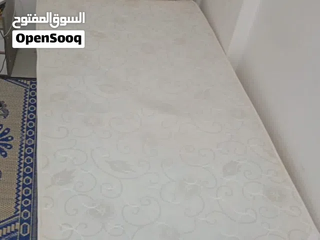 سرير خشبي ممتاز للبيع