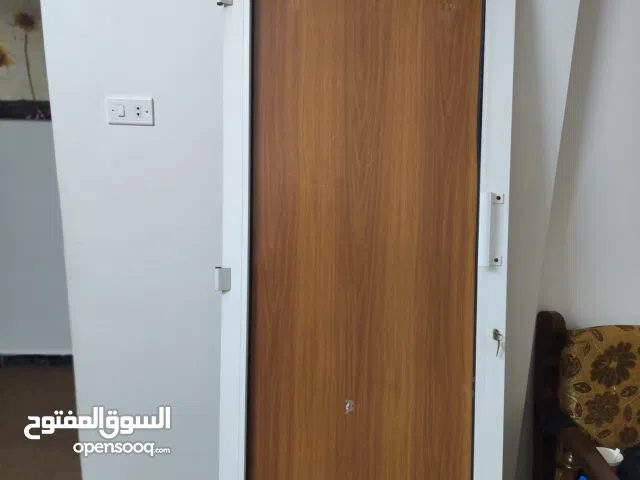 باب المنيوم بحاله جيده جدا للبيع السعر 60 دينار