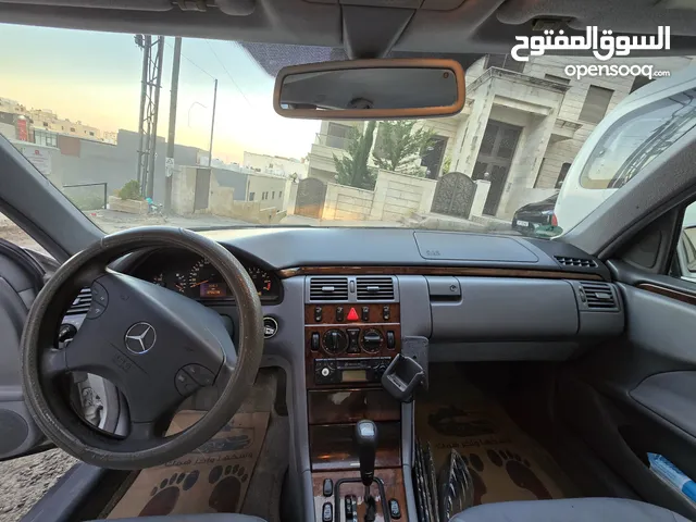 مرسيدس E200 للبيع موديل 2000 نظيفة