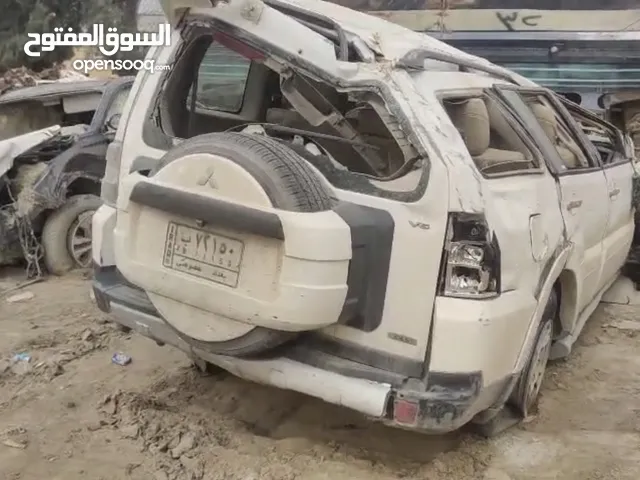 سيارة باجيرو2008 داخلة حادث