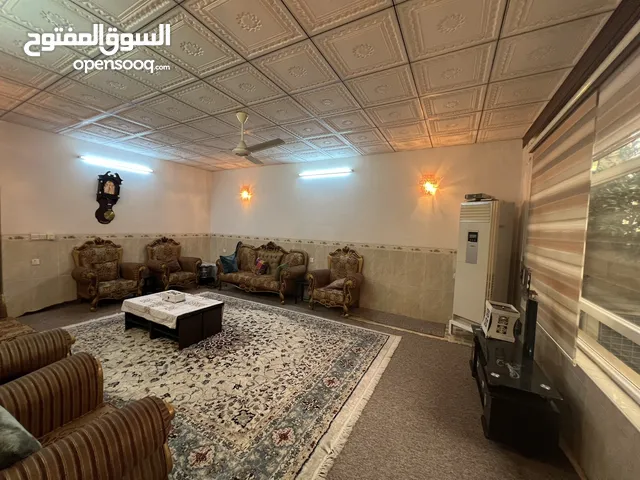 بیت للبیع في حي 32بارك (سربستي)