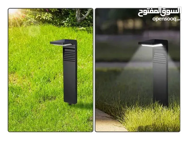 عرض خمس كشافات بالطاقة الشمسية للحدائق