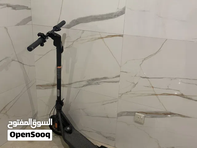 سكوتر مستعمل استعمال خفيف جدا و ممتاز محرك كهربائي قوي النوع ninebot للتواصل على الخاص او على الرقم