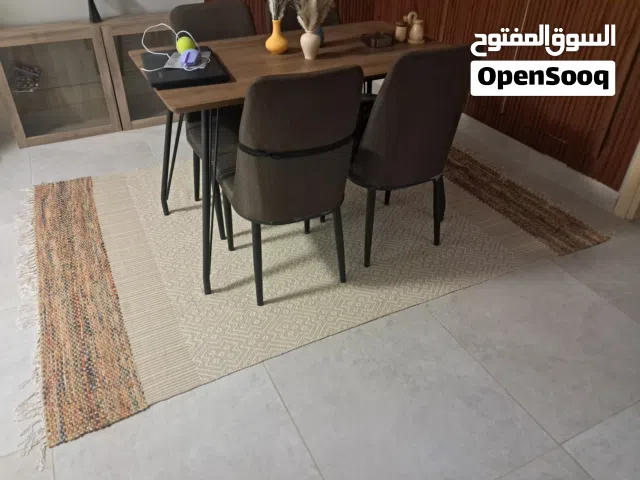 سجاد منزل جديد للبيع (أثاث الدينينغ ليس للبيع)