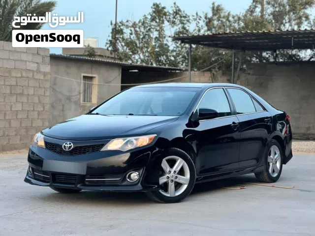 2013 تويوتا كامري SE