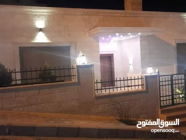 210 m2 4 Bedrooms Villa for Sale in Zarqa Um Rummanah
