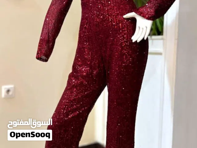 جمبسوت تركي فاخر اللون العنابي اللامع  Luxurious Turkish jumpsuit in a shiny burgundy color