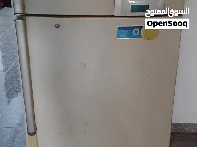 للبيع ثلاجة إل جي بسعر مغري 150 ألف ريال يمني قابل للتفاوض