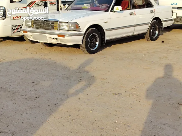 للبيع سيارة نوع سيدان موديل 1991