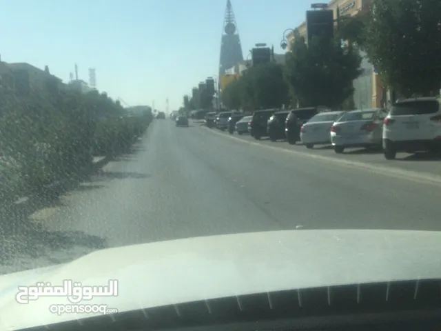 سايق خاص في حي العليا الرياض