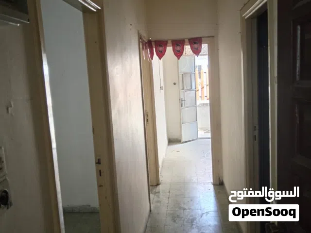 شقة صغيره  فارغه للايحار وسط البلد
