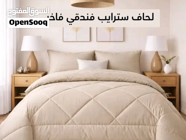 لحاف سترايب فندقي فاخر  طقم من 8 قطع مميزة   الراحة الفندقية.. صارت في بيتك!   حوّلي غرفتك لجناح فند
