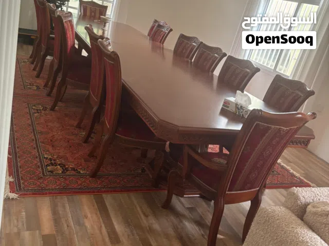 طاولات طعام 16 كرسي نضيفة