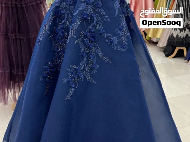 فستان مطرز بورود كحليه ناعم معا نفشه وتفاصيل جميله