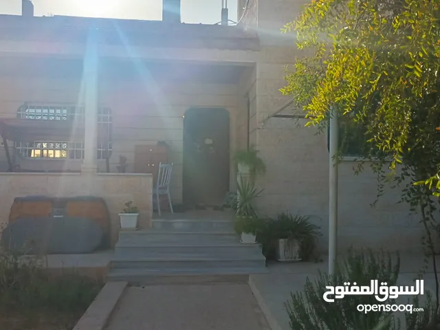 280 m2 More than 6 bedrooms Townhouse for Sale in Zarqa Al Sukhneh