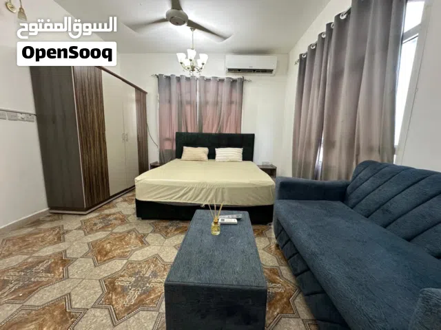 متاح استديو مؤثث بالكامل للايجار في الخوير قريب جميع الخدمات