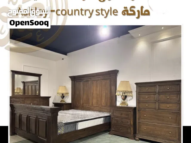 غرفة نوم اشلي بحالة ممتازة مع وحدة ادراج