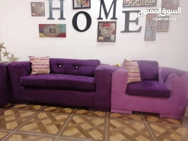 طقم كنب تفصيل شغل دعك بتحمل ارضيته خشب .7مقاعد ليس بحاجة لصيانه