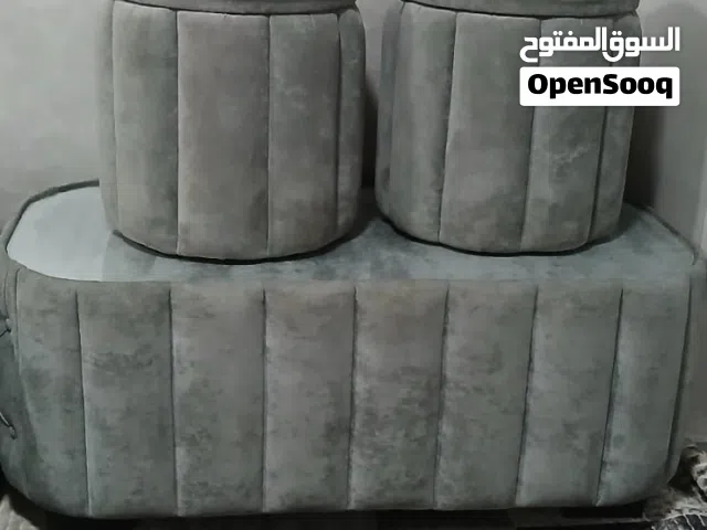 طقم طاولة بلون رمادي جميل
