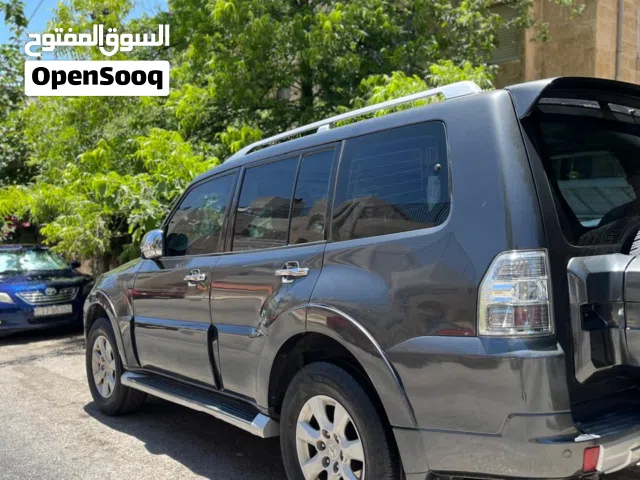 2011 ميتسوبيشي باجيرو Standard