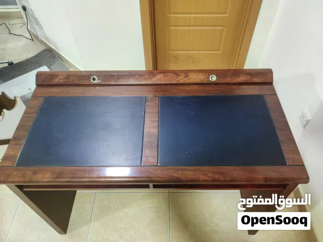 للبيع طاولة بنية للمكتب 12 BD