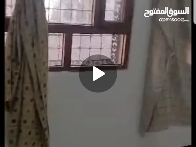 للايجار شقة مكونه من غرفتين وحمامين وصاله ومطبخ