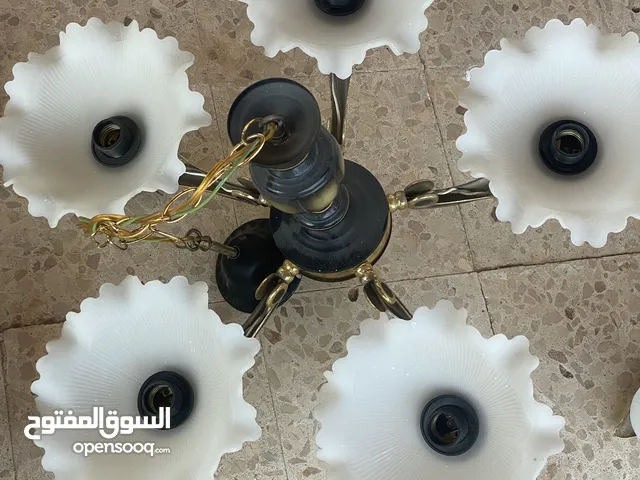 اربعة ثريات مستعملات للبيع