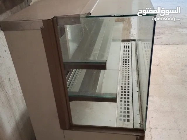 ثلاجة عرض ممتازه للبيع وتبريد ممتاز شغاله وما ناقصها شي