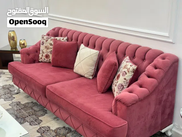 طقم كنب كابتونيه وطقم طاولات استعمال اشهر بحال الجديد