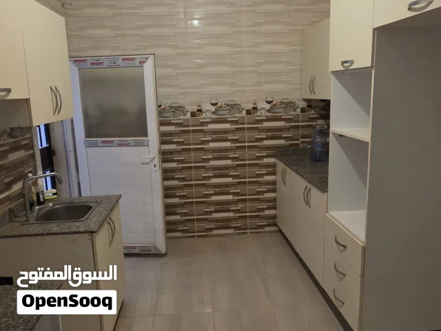 شقة جديدة للايجار دور أول علوي في الداقادوستا خلف فندق البطنان الدور الأول علوي