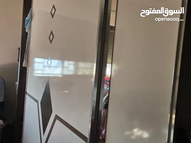 غرفة نوم ماستر مستعملة استعمال خفيف