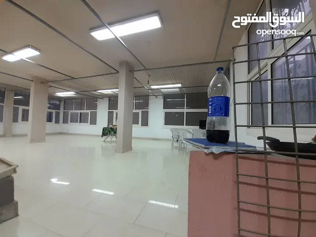 صالة أرضية إدارية 400متر للإيجار على فرعي قريبة جدا من رئيسي طريق حي الأندلس حلويات الموزارت