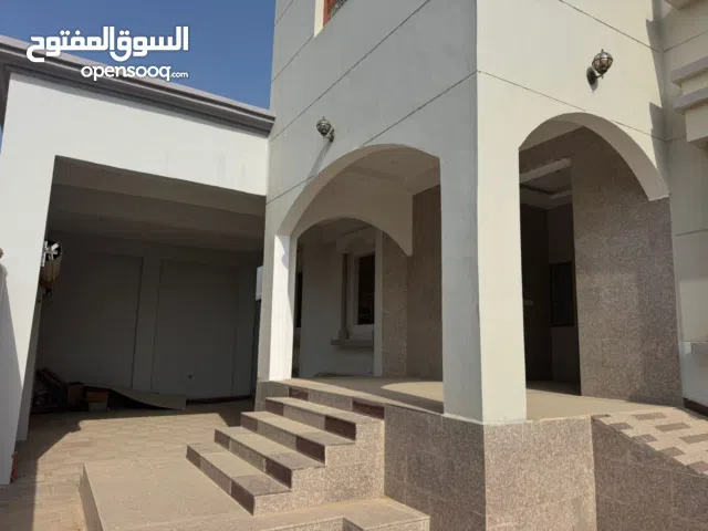 للبيع منزل كامل في الخوض السابعة مساحة بناء كبير 650 متر مربع