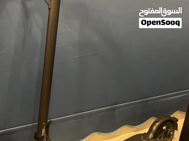 سكوتر شاومي مو مستعمل إلا مره نظيف و مع شاحنه