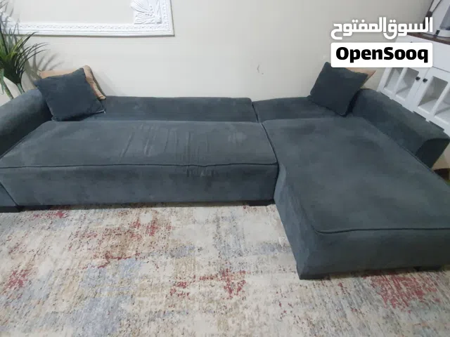 2×1 كنب وسرير والسجادة وشجرة طويلة السعر 600