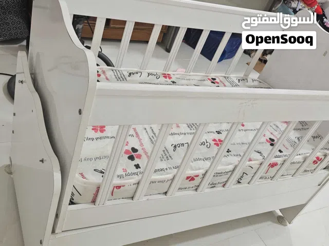 سرير طفل هزاز