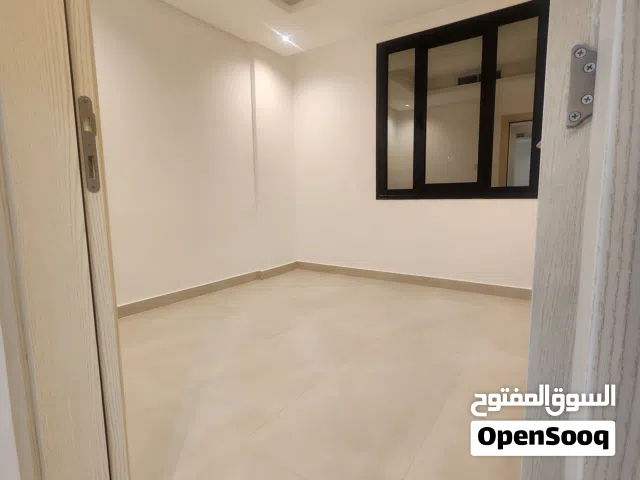 شقه بحوليمع بلكونه مطبخ امريكي للمقيمين فقط