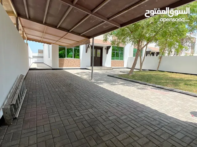 FOR RENT MOST SPACIOUS 4 BEDROOM VILLA WITH SWIMMIN POOL & GYM للإيجار فيلا في سند 4 غرف نوم (عقود س