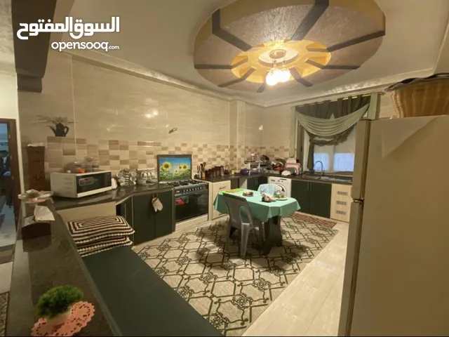 شقة طابق ارضي في مؤته قريب الجناح العسكري للبيع مساحة 180 متر