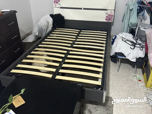 Queen size Bed for sale used but not abused