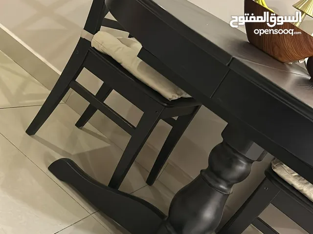 طاولة مع 6 كراسي