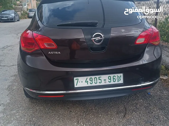 Opel Astra 2013 in Nablus