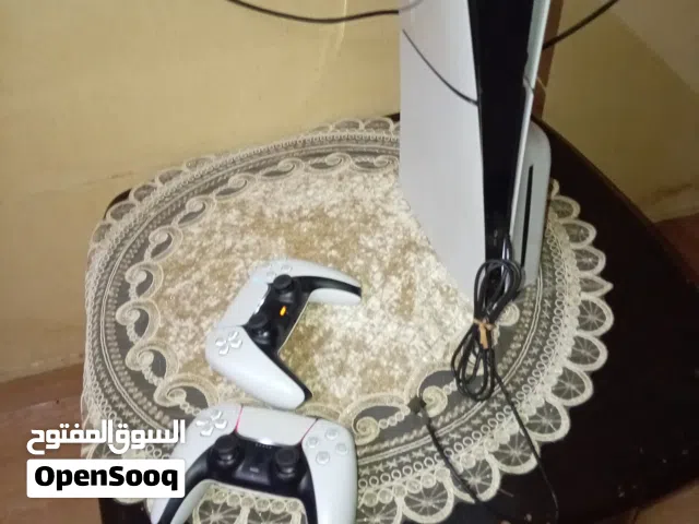 بلايستيشن 5 مع عدد 2 وحدة تحكم شبه جديد