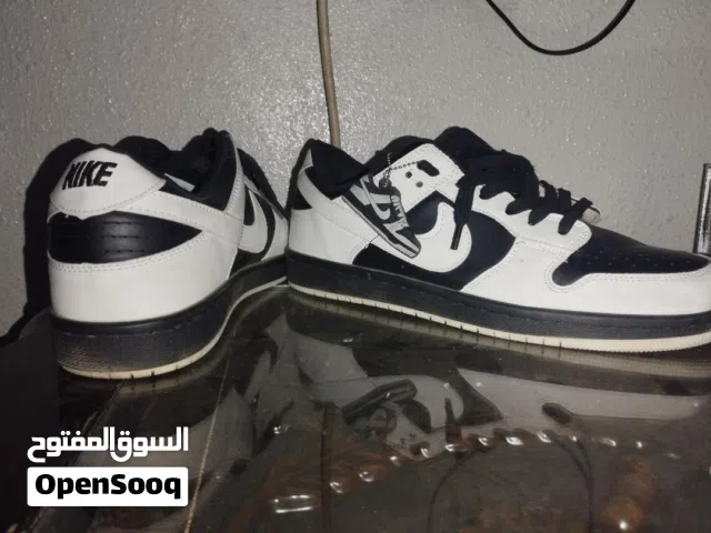 Nike SB Dunk Low – Black & White