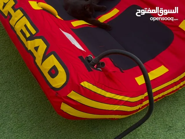 عربة مبتكرة يمكن سحبها من شخص إلى شخصين عن طريق قارب او دراجه مائية