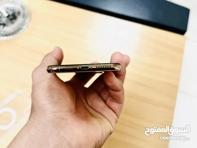 ايفون اكس اس ماكس 256 بطارية 77مش مغير اي شي