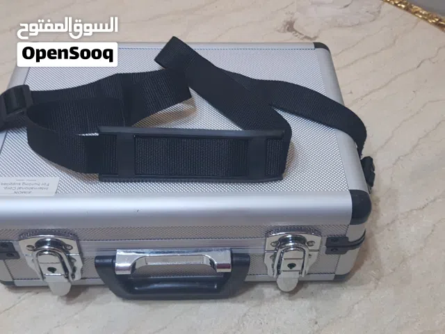 صندوق معدن بالكامل ستانلس ستيل ألمنيوم جديد غير مستعمل مع مفتاحين وحزام حمل.. اسفنج اسود ببلز مضغوط