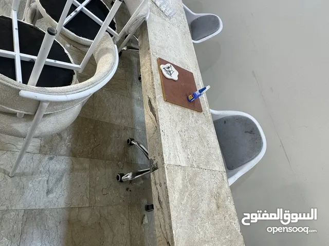 للبيع ميز أضافر راقي جدا